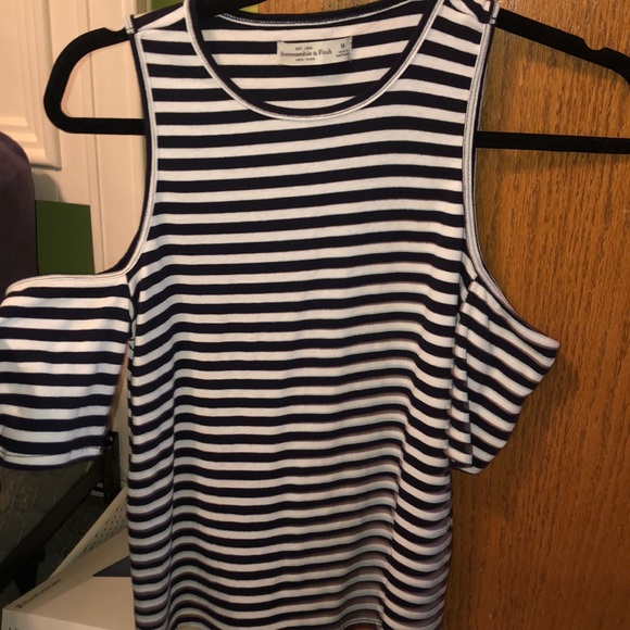 Cropped open shoulder shirt! - Picture 1 of 3